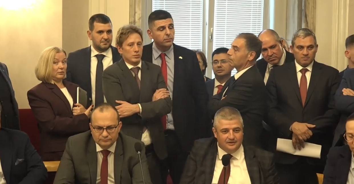  Депутати от ПП-ДБ съботират бюджетната комисия 